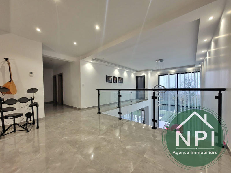 Maison contemporaine - 248 m² - 7 pièces