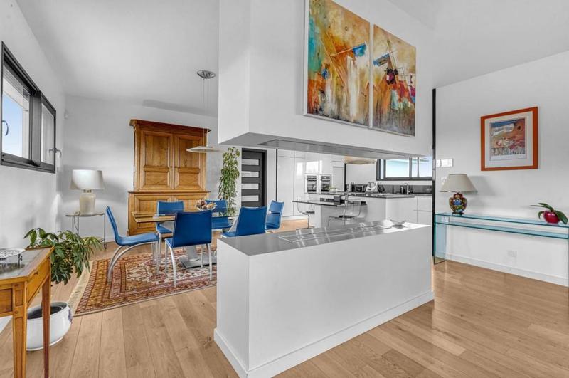 Propriété - 253 m² - 6 pièces