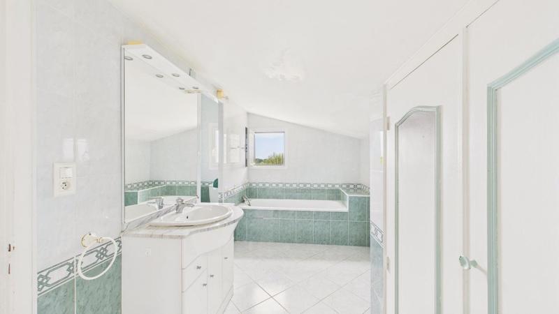 Maison traditionnelle - 134 m² - 4 pièces