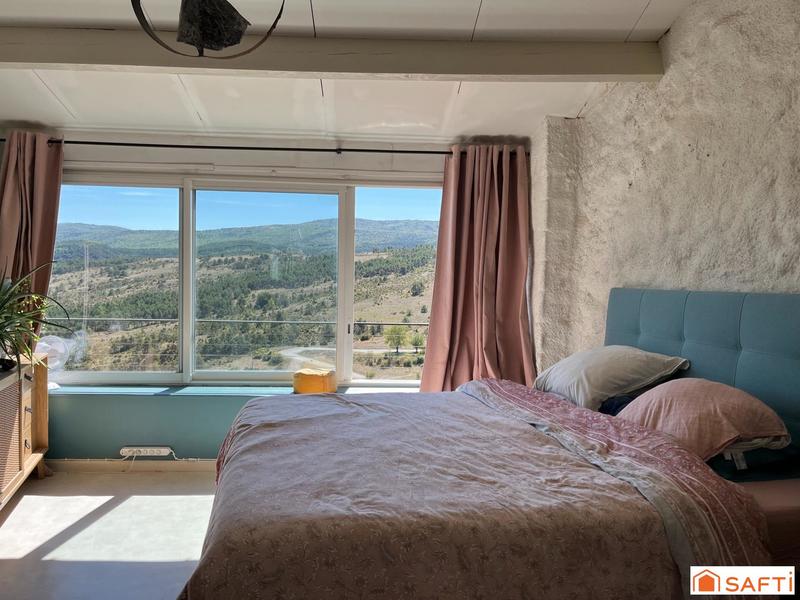 Maison - 180 m² - 6 pièces