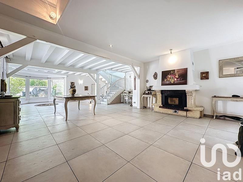 Maison - 250 m² - 8 pièces