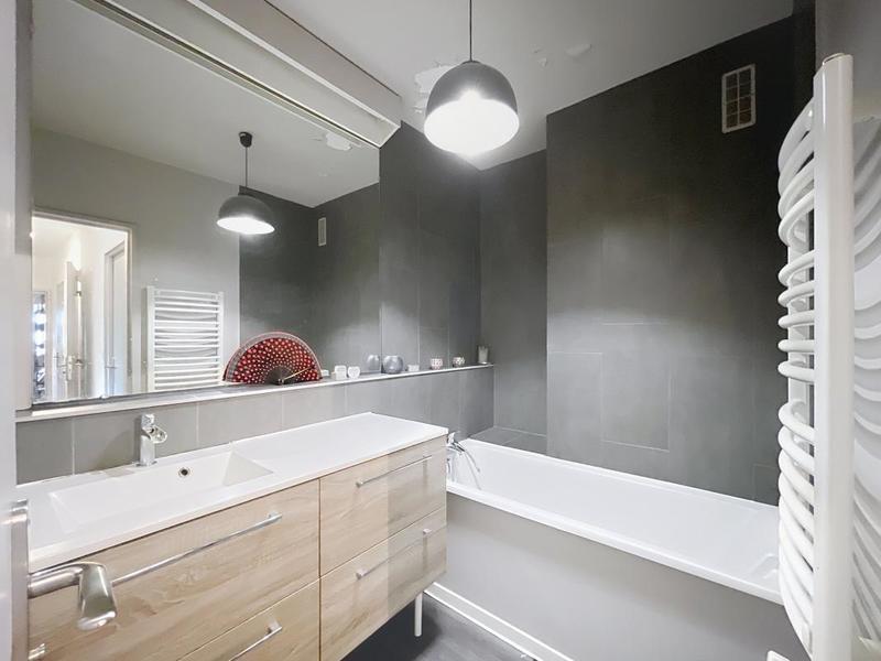 Appartement ancien - 90 m² - 4 pièces