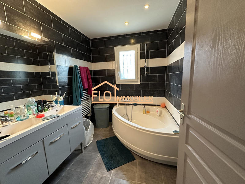 Maison - 120 m² - 4 pièces