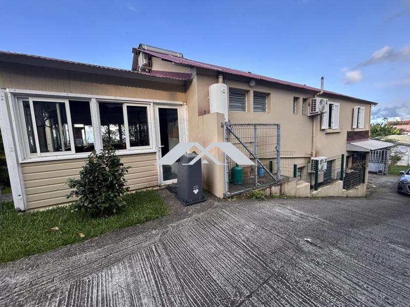 Maison - 168 m² - 10 pièces