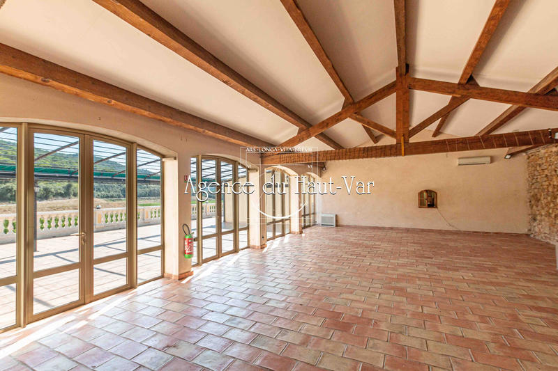 Château - 5 000 m² - 15 pièces