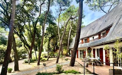 Maison - 201 m² - 9 pièces