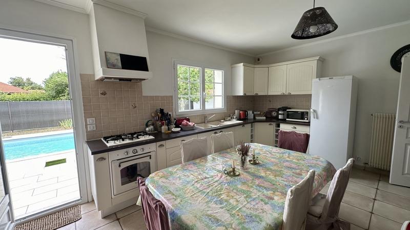 Maison - 220 m² - 7 pièces