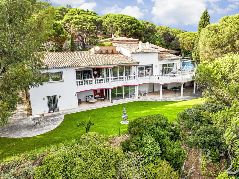 Villa - 439 m² - 8 pièces