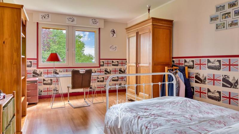 Maison - 325 m² - 7 pièces