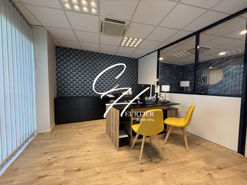 Local commercial - 334 m² - 14 pièces