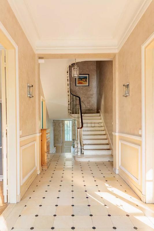 Villa - 360 m² - 12 pièces