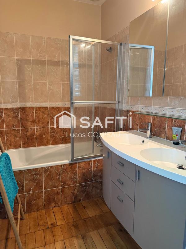 Maison - 239 m² - 10 pièces