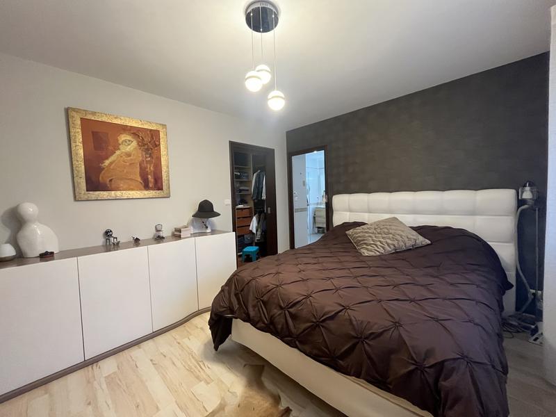 Maison - 200 m² - 9 pièces