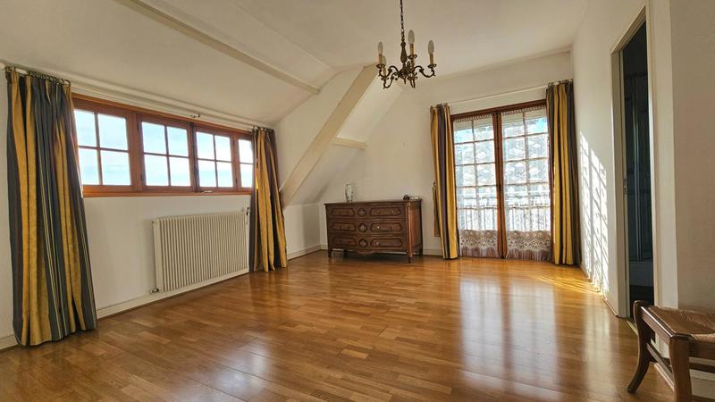 Maison - 183 m² - 8 pièces