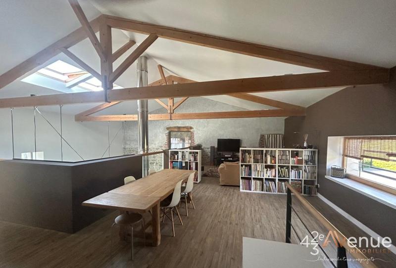 Maison - 375 m² - 9 pièces