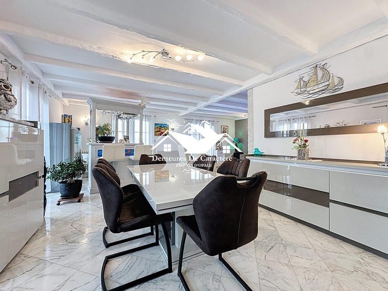 Maison - 230 m² - 9 pièces