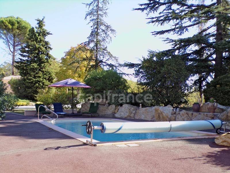 Villa - 341 m² - 8 pièces