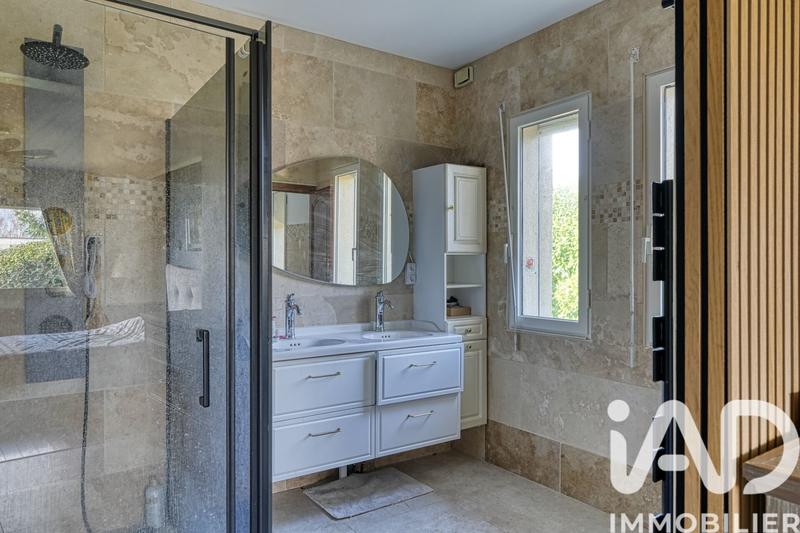 Maison - 250 m² - 9 pièces