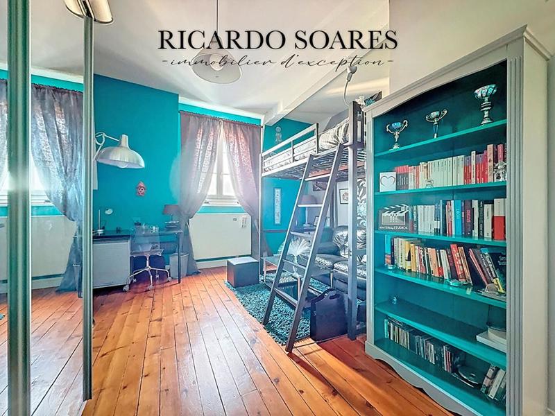 Demeure - 278 m² - 11 pièces