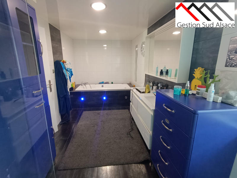 Maison - 250 m² - 6 pièces