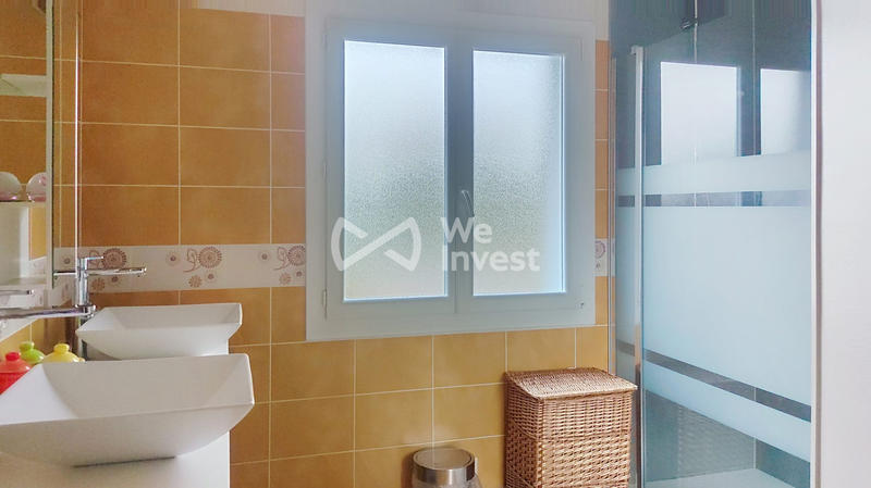 Maison traditionnelle - 200 m² - 9 pièces