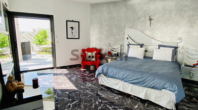 Villa - 377 m² - 8 pièces