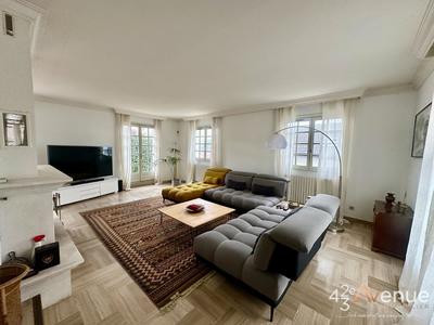 Maison - 222 m² - 7 pièces