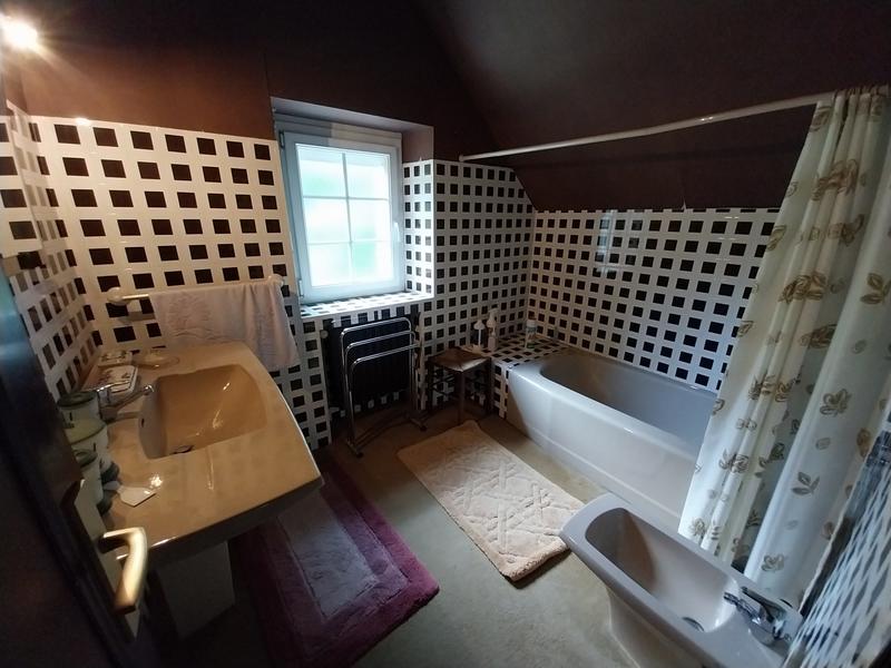 Maison traditionnelle - 197 m² - 9 pièces