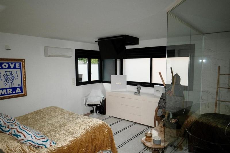 Maison - 416 m² - 8 pièces