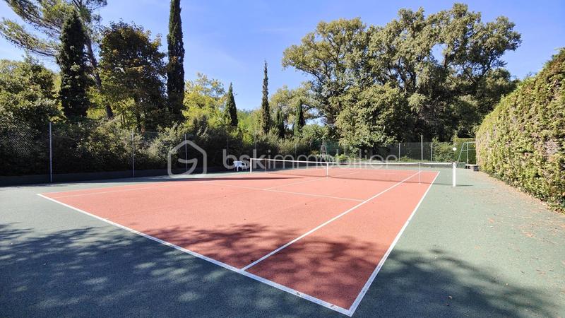 Maison traditionnelle - 240 m² - 10 pièces