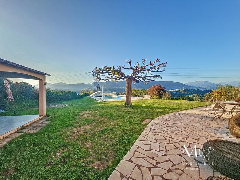 Maison - 180 m² - 8 pièces