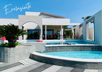 Villa - 377 m² - 8 pièces