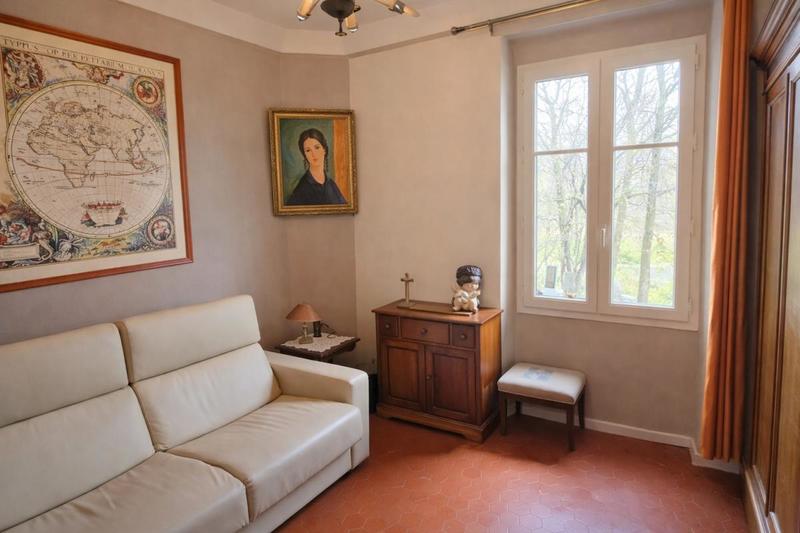 Maison - 220 m² - 6 pièces