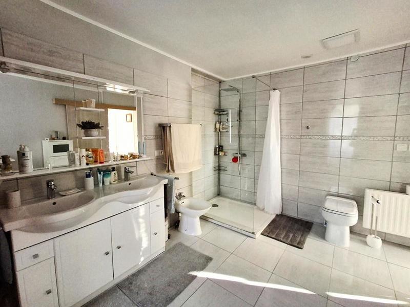 Maison - 225 m² - 7 pièces