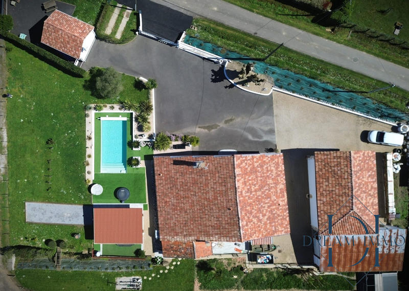 Maison traditionnelle - 200 m² - 4 pièces