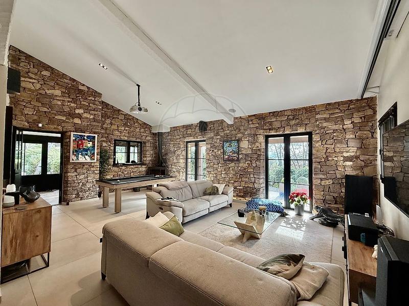 Propriété - 164 m² - 5 pièces