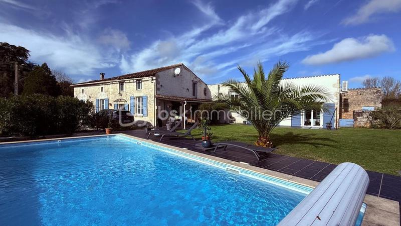 Maison - 240 m² - 8 pièces