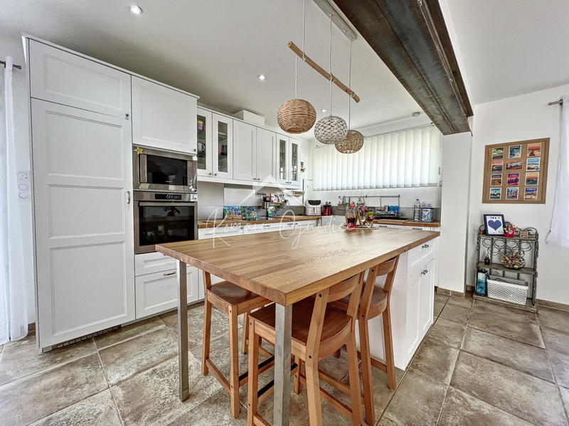 Maison - 140 m² - 5 pièces