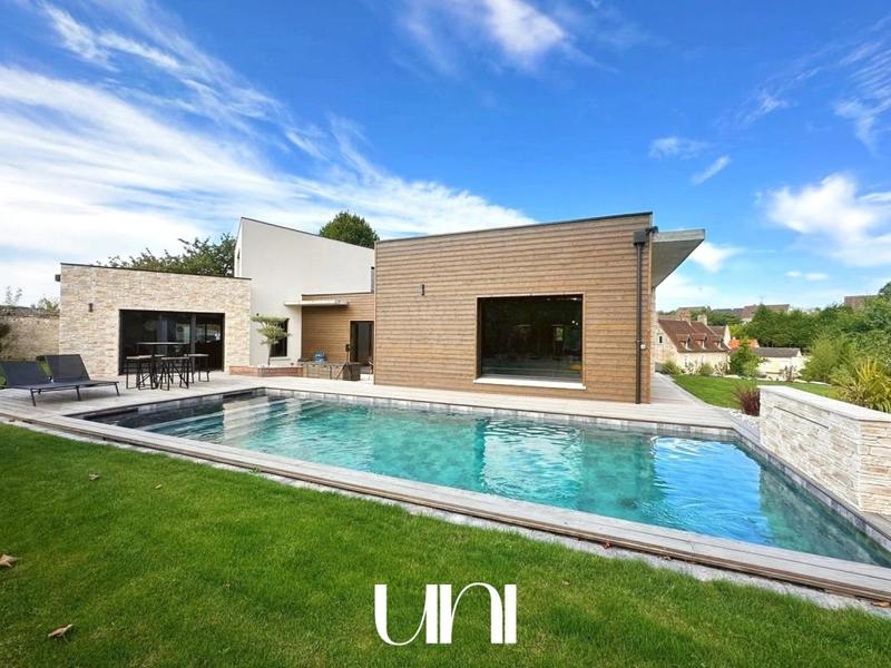 Maison - 300 m² - 6 pièces