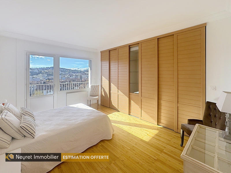 Appartement - 112 m² - 5 pièces