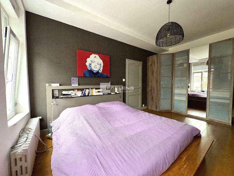 Maison - 260 m² - 8 pièces