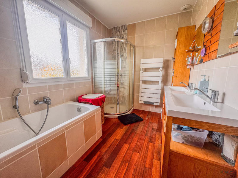 Maison - 96 m² - 6 pièces