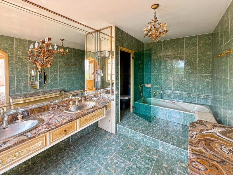 Villa - 375 m² - 6 pièces