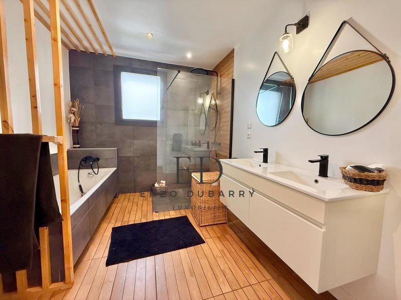 Maison - 174 m² - 7 pièces