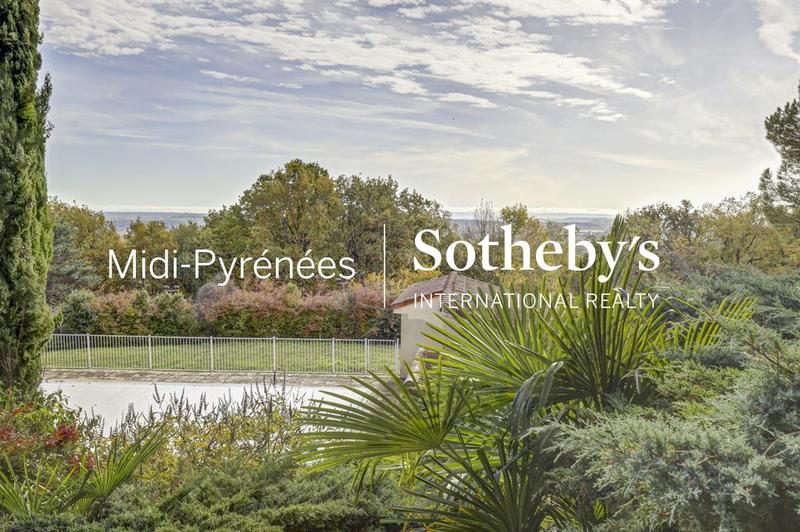 Maison - 270 m² - 10 pièces