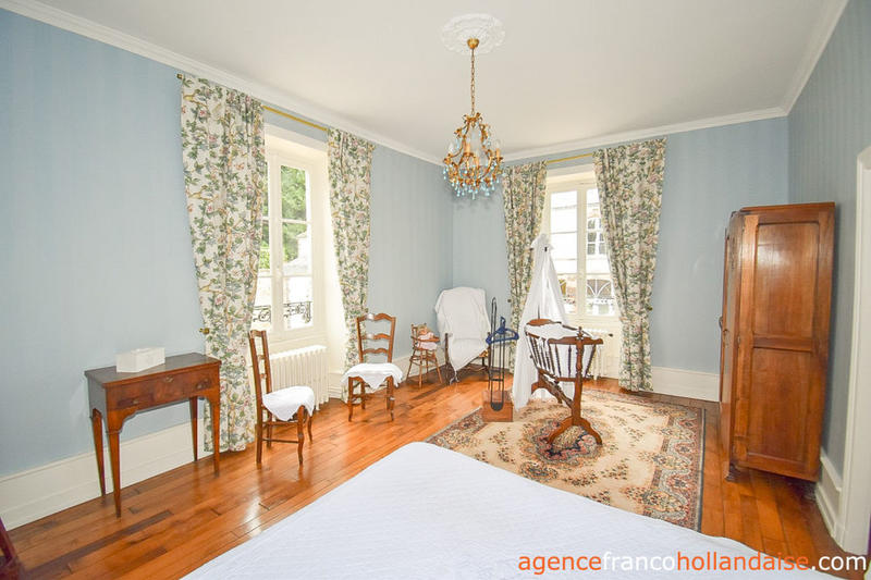 Demeure - 348 m² - 19 pièces