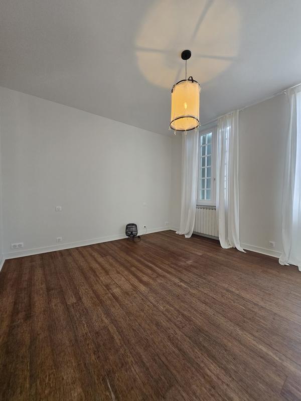 Maison traditionnelle - 237 m² - 6 pièces