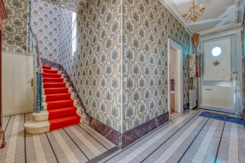 Maison - 201 m² - 7 pièces