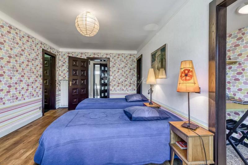 Maison - 452 m² - 12 pièces