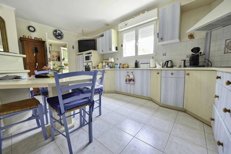 Maison - 184 m² - 8 pièces